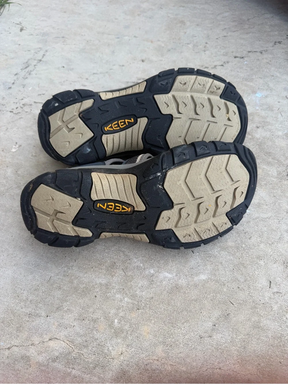 Keen Men's Newport H2 sandals in a blue and gray colorway men’s size 8